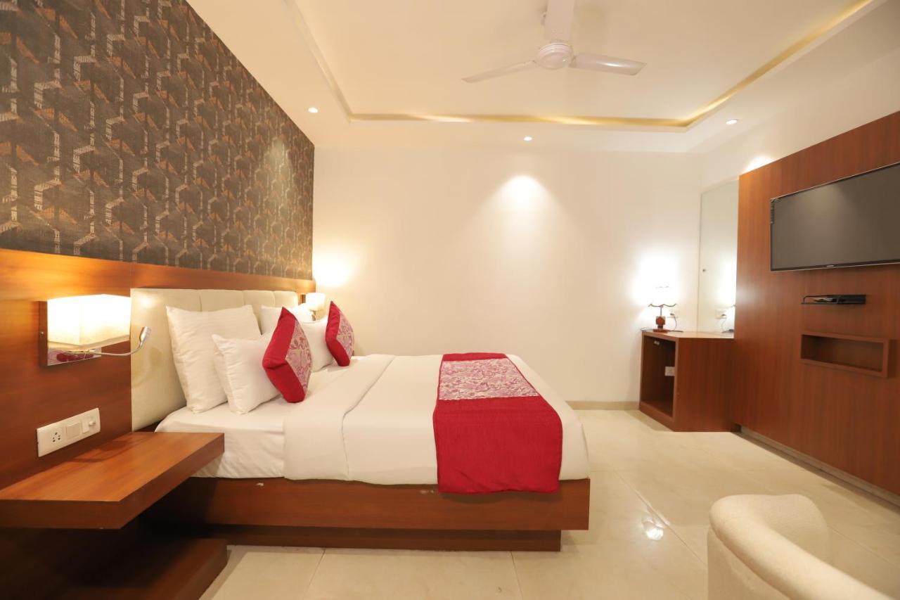 Nh Skye Suites Nueva Delhi Exterior foto