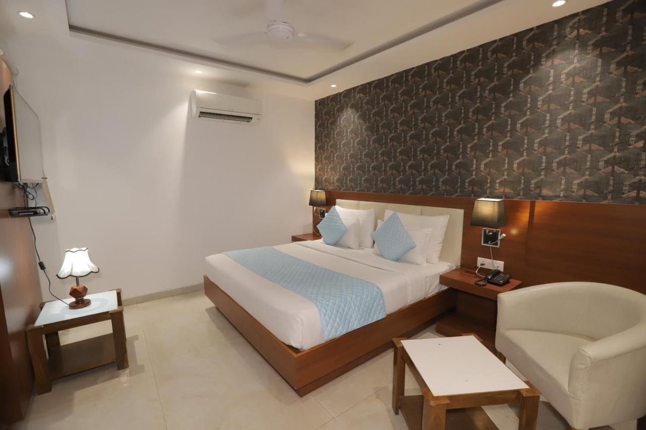 Nh Skye Suites Nueva Delhi Exterior foto
