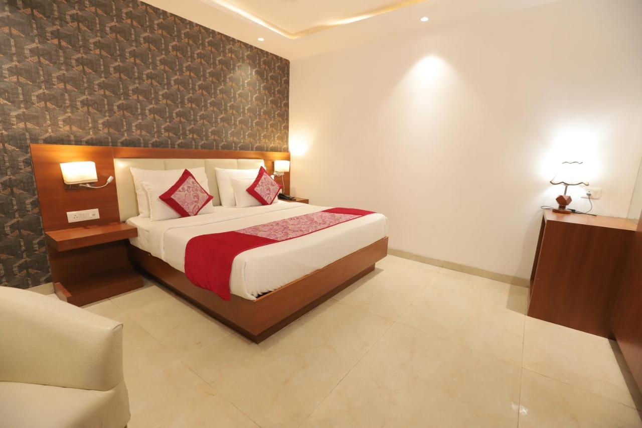 Nh Skye Suites Nueva Delhi Exterior foto