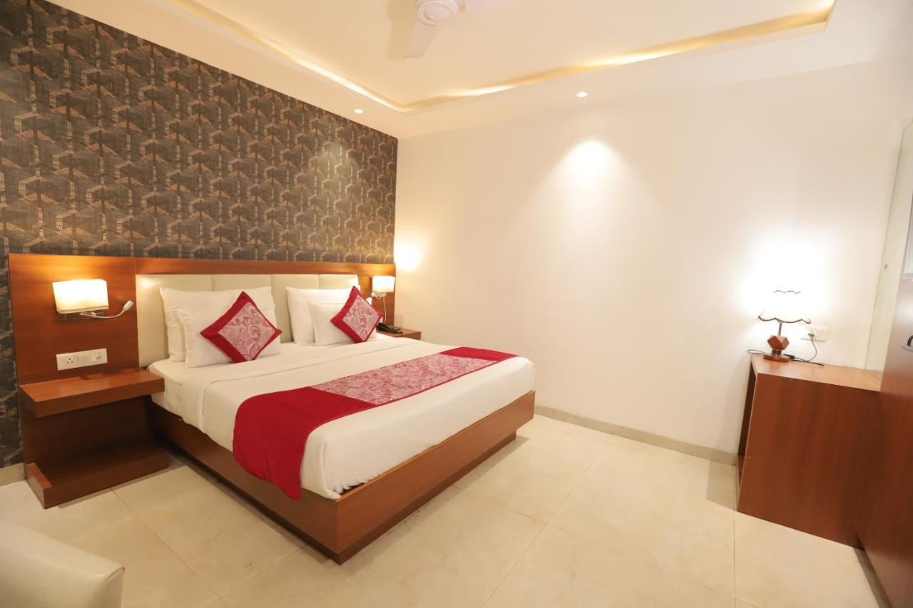 Nh Skye Suites Nueva Delhi Exterior foto